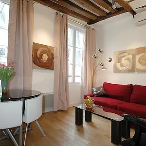 Holidaysinparis-bourg Tibourg Ii Appartement